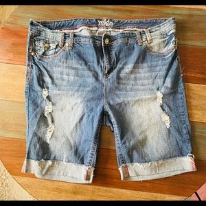 2/$20 Reign Bermuda Destructed Denim Short Sz 24